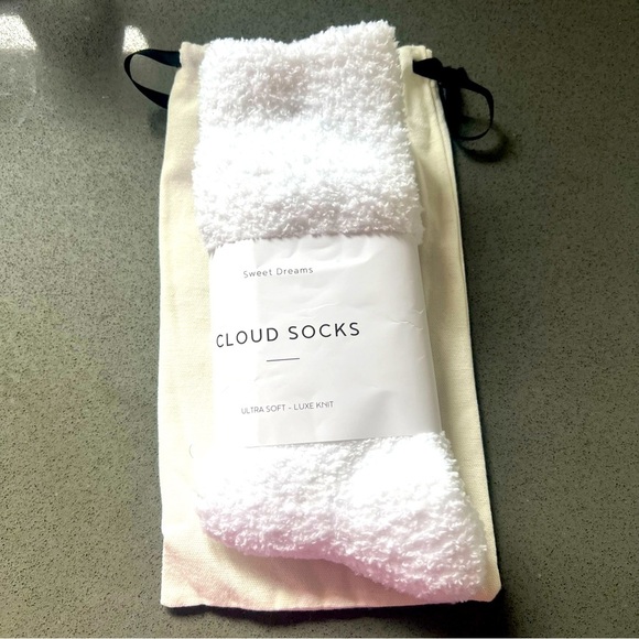 NWT Sweet Dreams Cloud Socks White Fuzzy Cozy Warm Knit Socks Hosiery Lounge - Picture 5 of 6